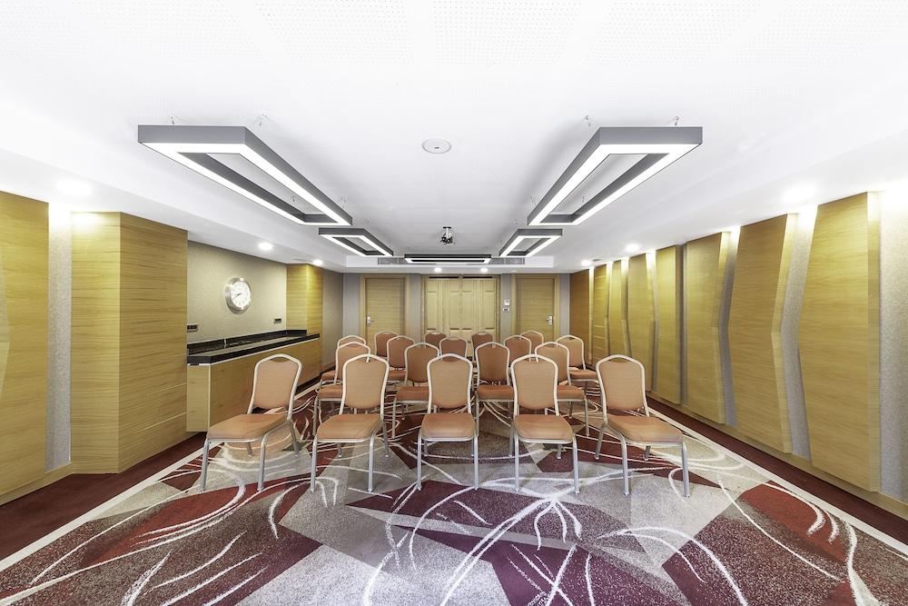 Park Dedeman Trabzon Hotel Bagian luar foto